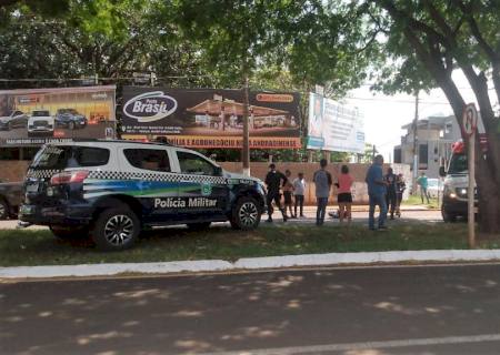 Motociclista fica ferido em colisão com carro na área central de Nova Andradina